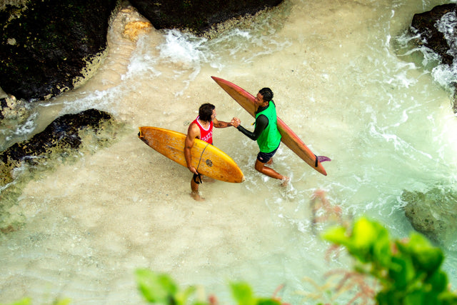 Sun Darkened Foam. A story about a Covid-19 Surf Competition.