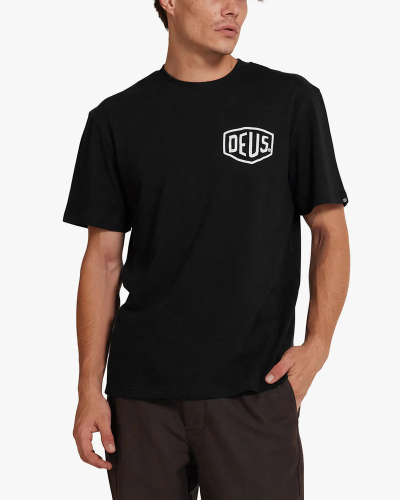 Camiseta Classics Box Fit Frontage Preto Deus Ex Machina